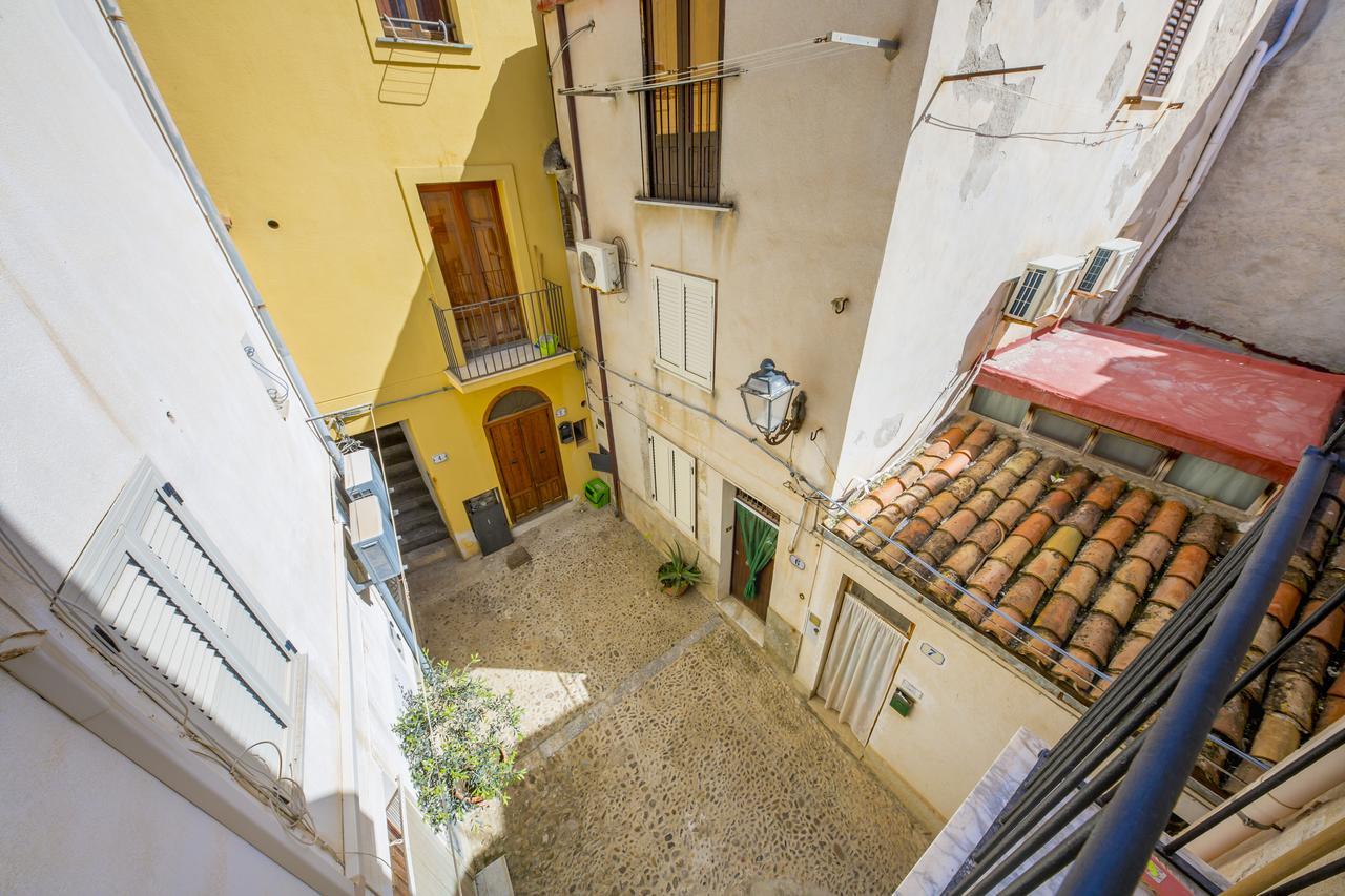 Dafni E Naide Bed and Breakfast Cefalù Exteriör bild