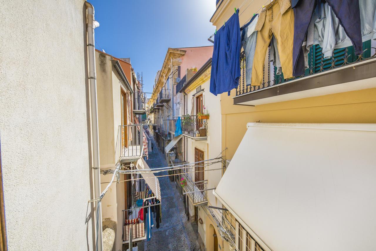 Dafni E Naide Bed and Breakfast Cefalù Exteriör bild